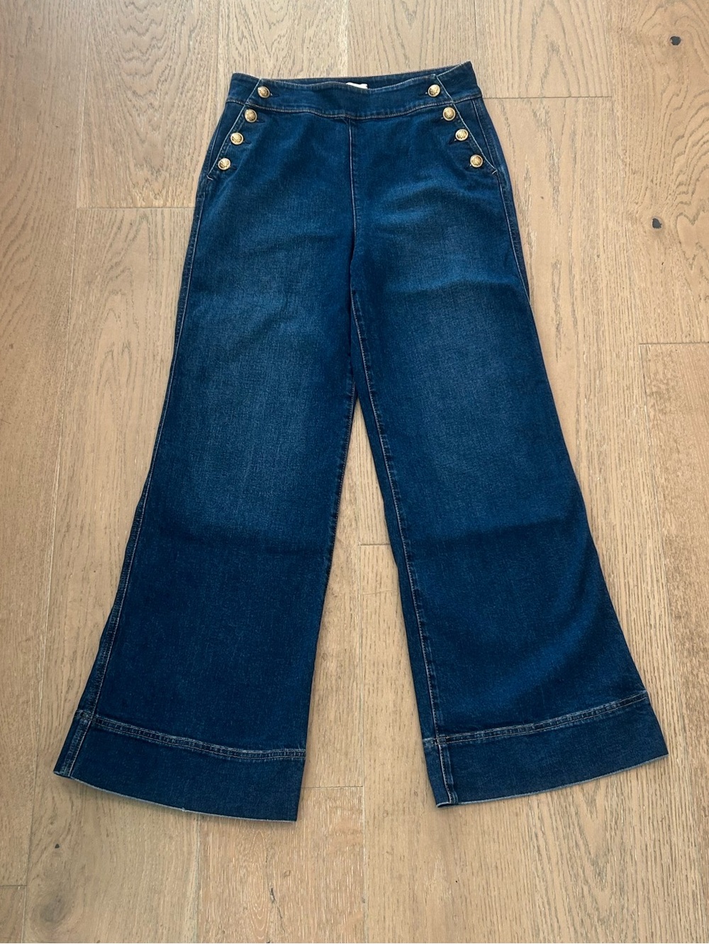 Alice + Olivia Narin High-Waist Wide-Leg Jeans with Gold Buttons - Picture 4 of 8